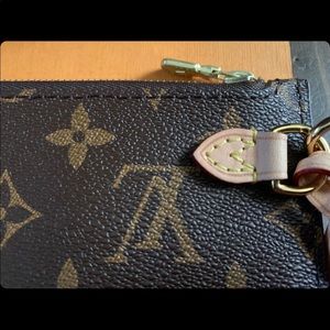 Louis Vuitton Bags - Louis Vuitton pouchette Louis Vuitton Bags - Louis Vuitton pouchette